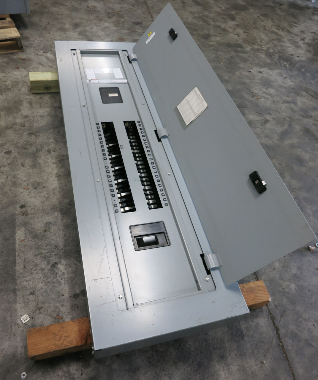 Siemens P1C42ML400ATS 400A 208/120 Main Lug Breaker Panel Board